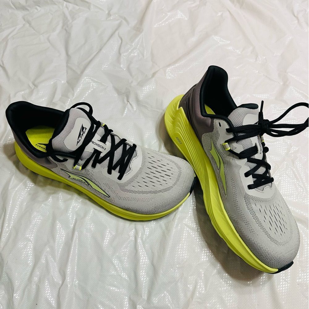 Altra Provision 8 Running Shoes in Light Gray and Green Size 10 near new - Picture 4 of 13